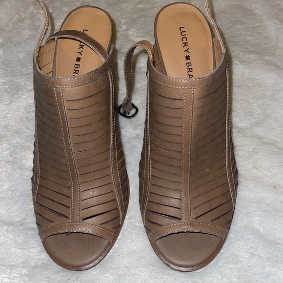 Lucky Brand size 9.5 M heel shoe - Picture 4 of 5